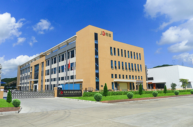 美國首次合作客戶親自到精模工廠驗(yàn)收模具